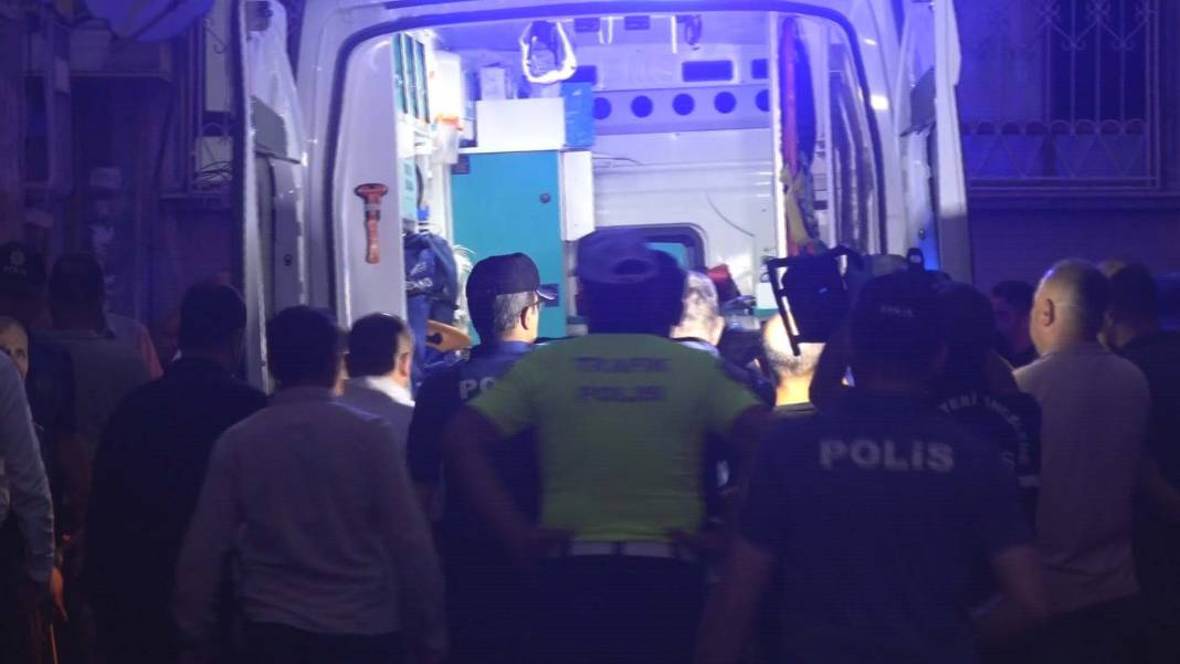 Konya’da tehlikeli anlar! Evini yaktı, özel harekatla müdahale edildi 14