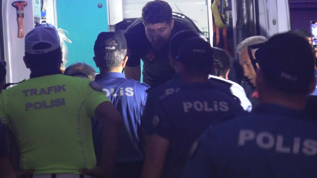 Konya’da tehlikeli anlar! Evini yaktı, özel harekatla müdahale edildi 15