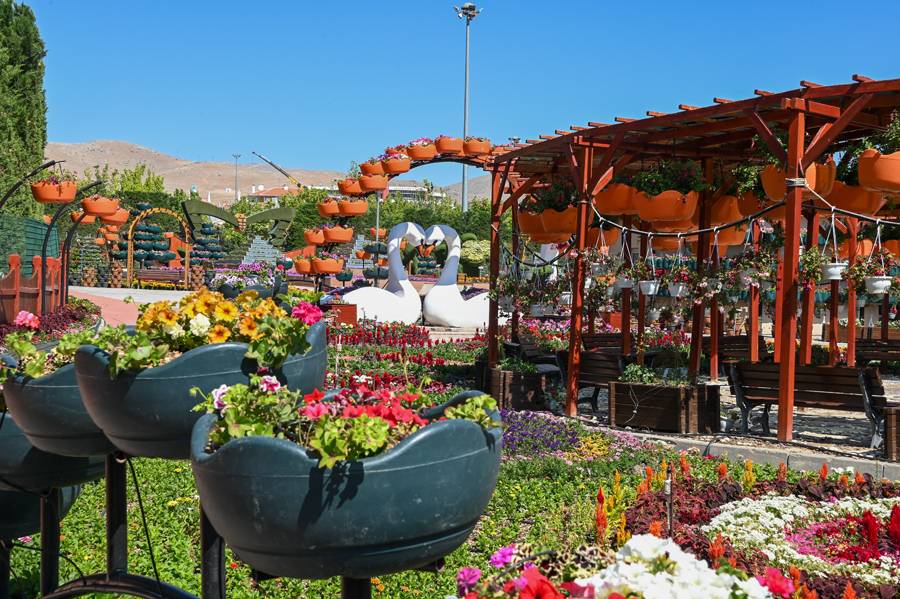 Konya Selçuklu Çiçek Bahçesi Genel Görünüm ve Yürüyüş Yolları