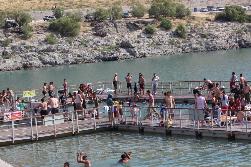 40 derece sıcaktan kaçanlar Konya’da burada serinledi 29