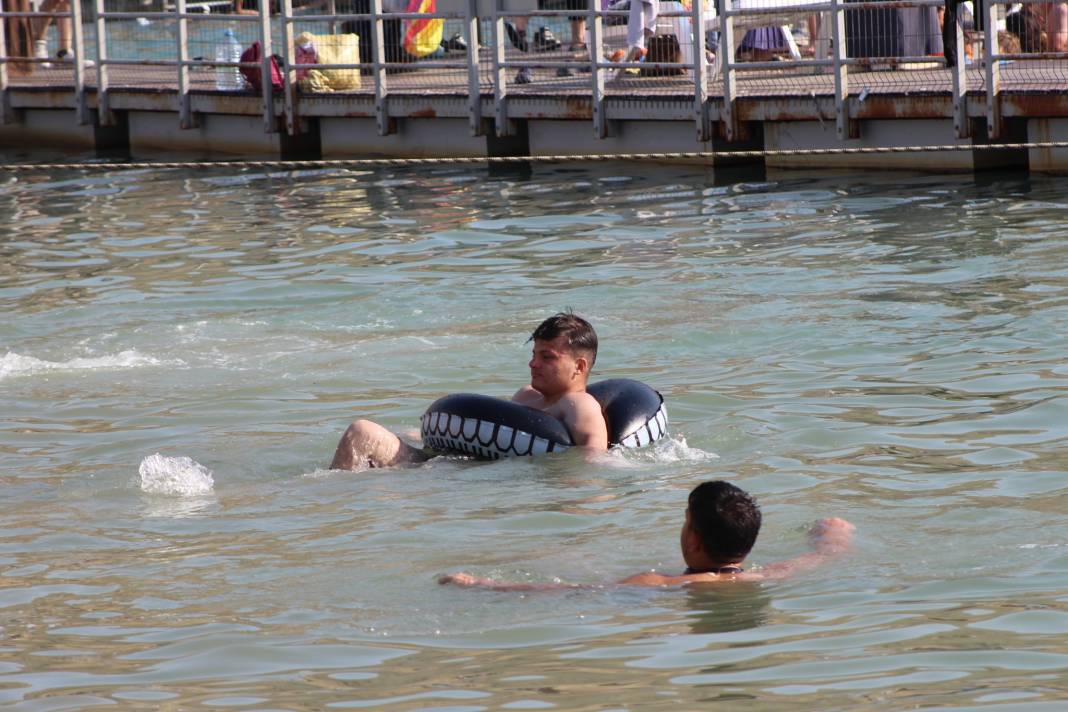 40 derece sıcaktan kaçanlar Konya’da burada serinledi 35