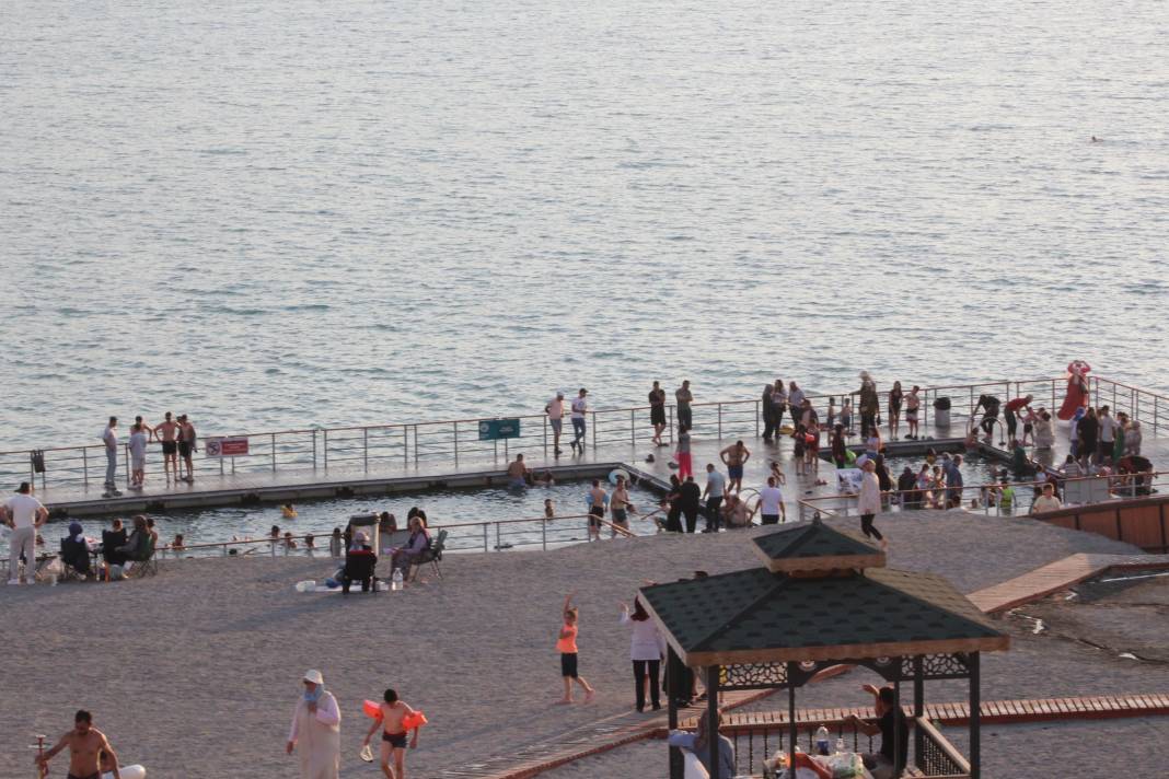 40 derece sıcaktan kaçanlar Konya’da burada serinledi 25