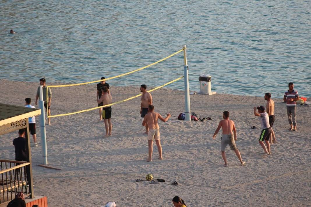 40 derece sıcaktan kaçanlar Konya’da burada serinledi 2