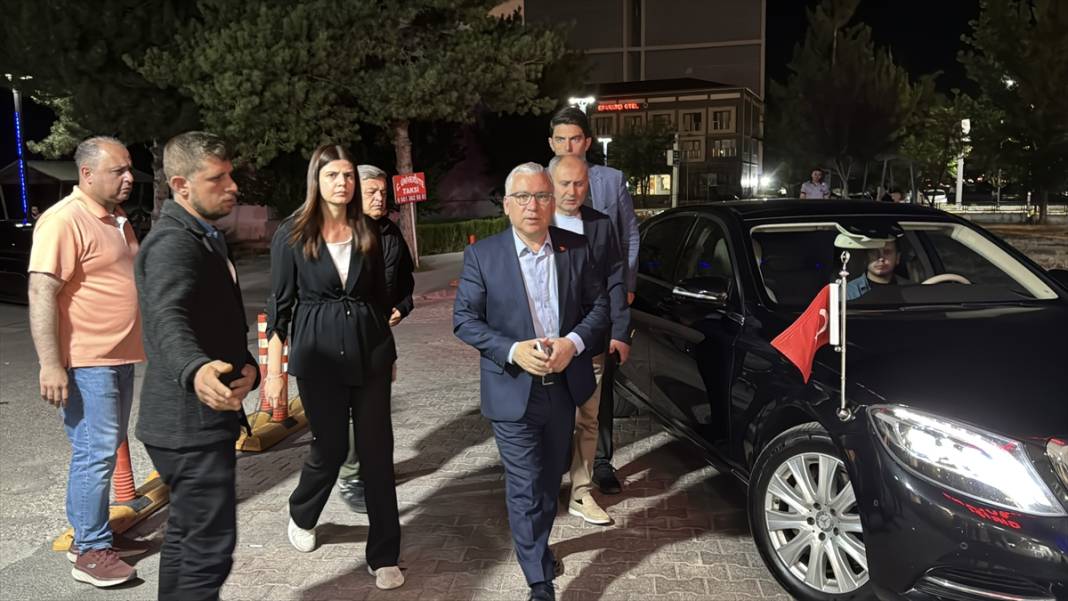 Eski Vali ve ailesi trafik kazası geçirdi 8