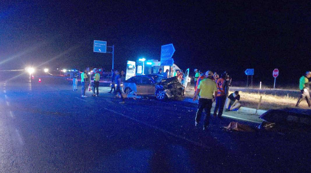 Eski Vali ve ailesi trafik kazası geçirdi 1