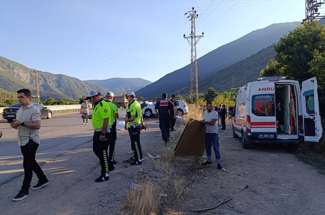 Yürek yakan kaza! Böbreğini verdiği oğluyla birlikte öldü 4