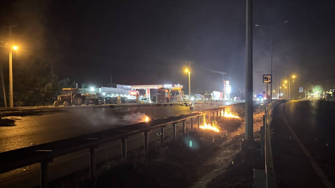 Gören film sandı! TIR, 8 kilometre alevler içinde ilerledi 4