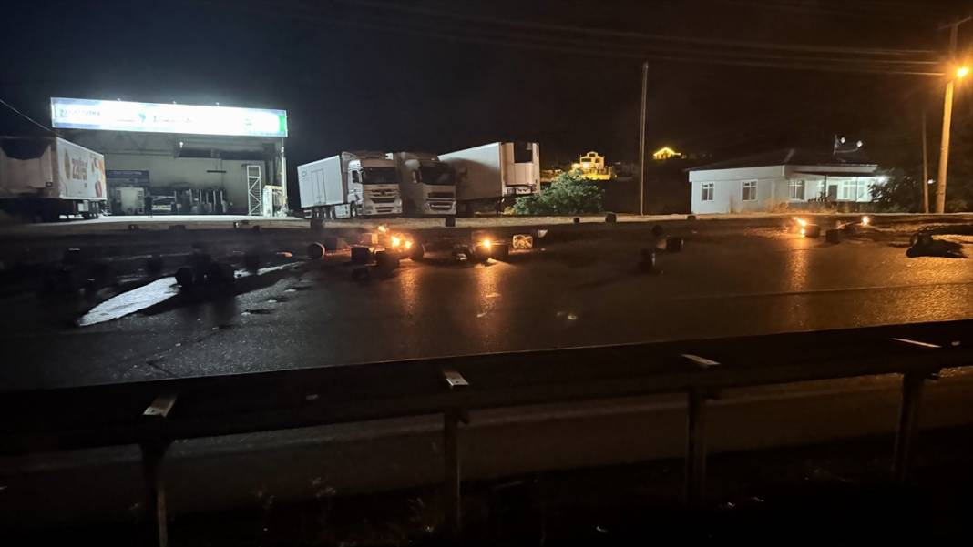 Gören film sandı! TIR, 8 kilometre alevler içinde ilerledi 3