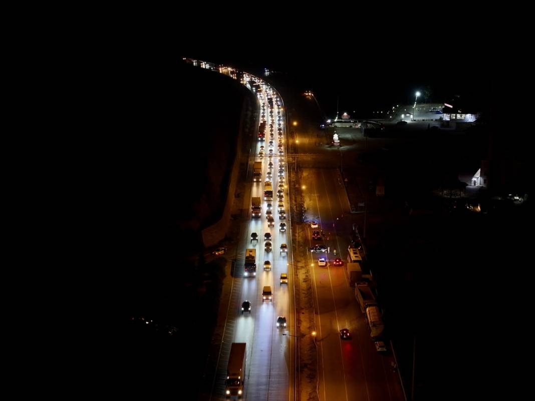 Gören film sandı! TIR, 8 kilometre alevler içinde ilerledi 7