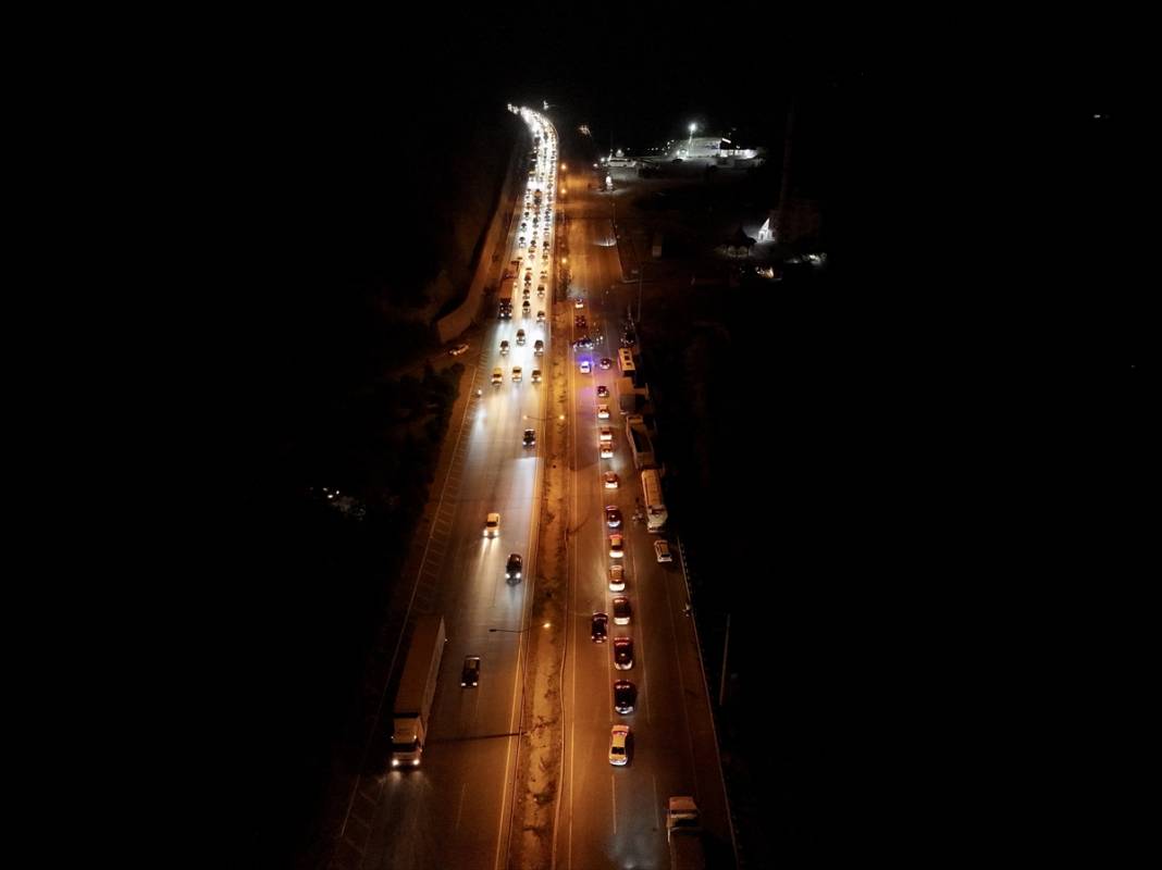 Gören film sandı! TIR, 8 kilometre alevler içinde ilerledi 9