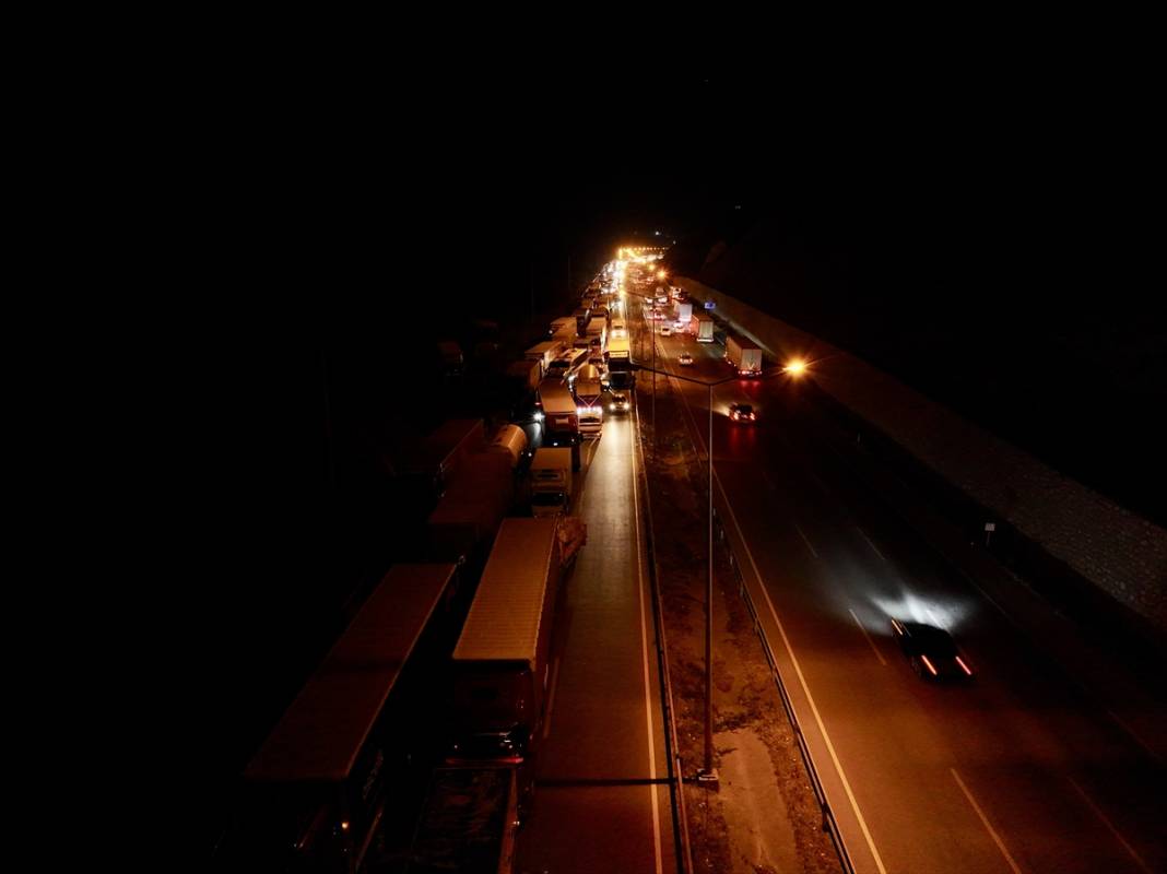 Gören film sandı! TIR, 8 kilometre alevler içinde ilerledi 8