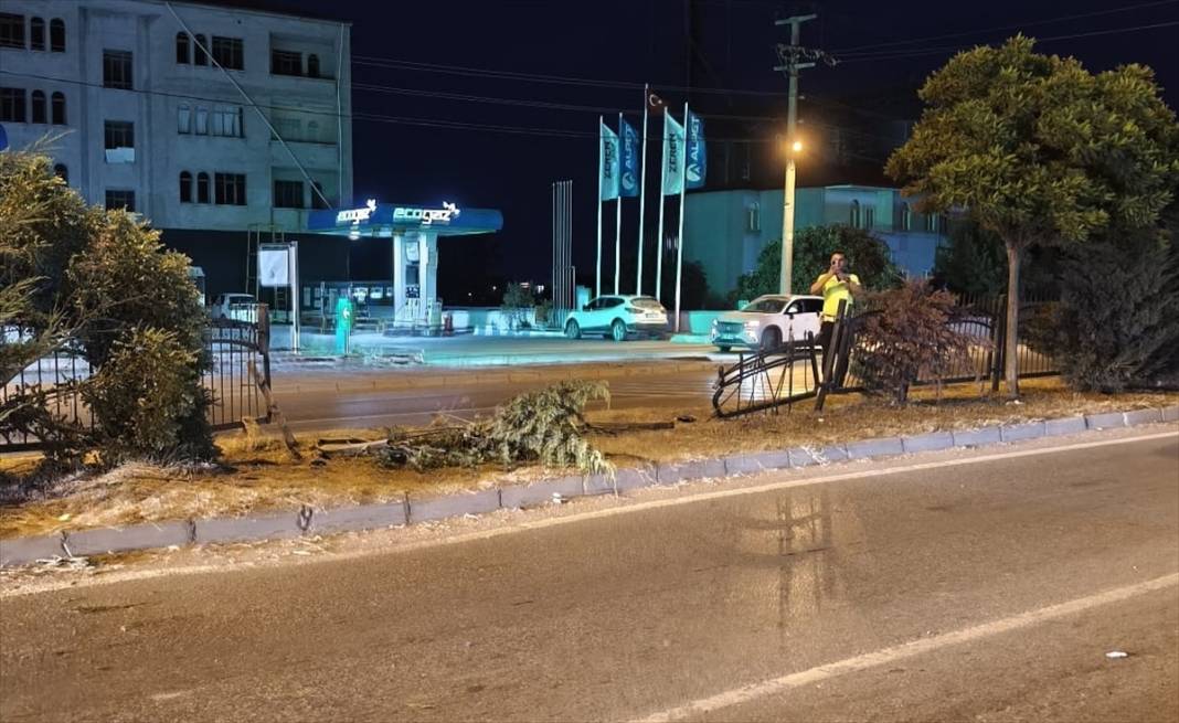 Düğün günü mutluluk yolunda kaza! Gelin ve nedimesi hastanelik oldu 5