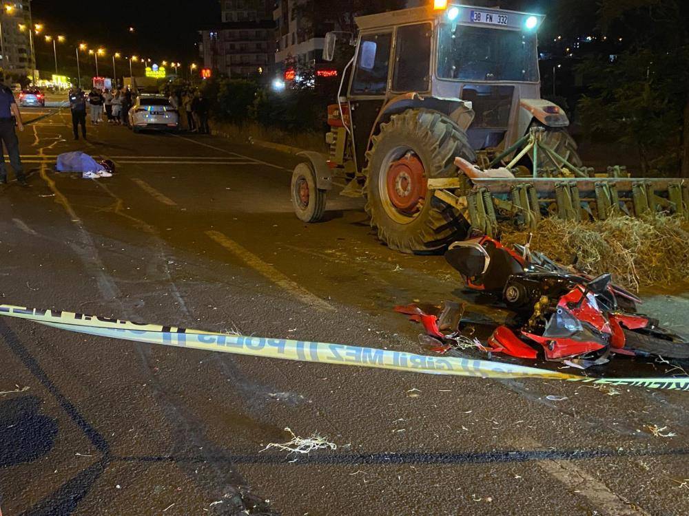 Traktöre çarpan motosiklet sürücüsü hayatını kaybetti 6