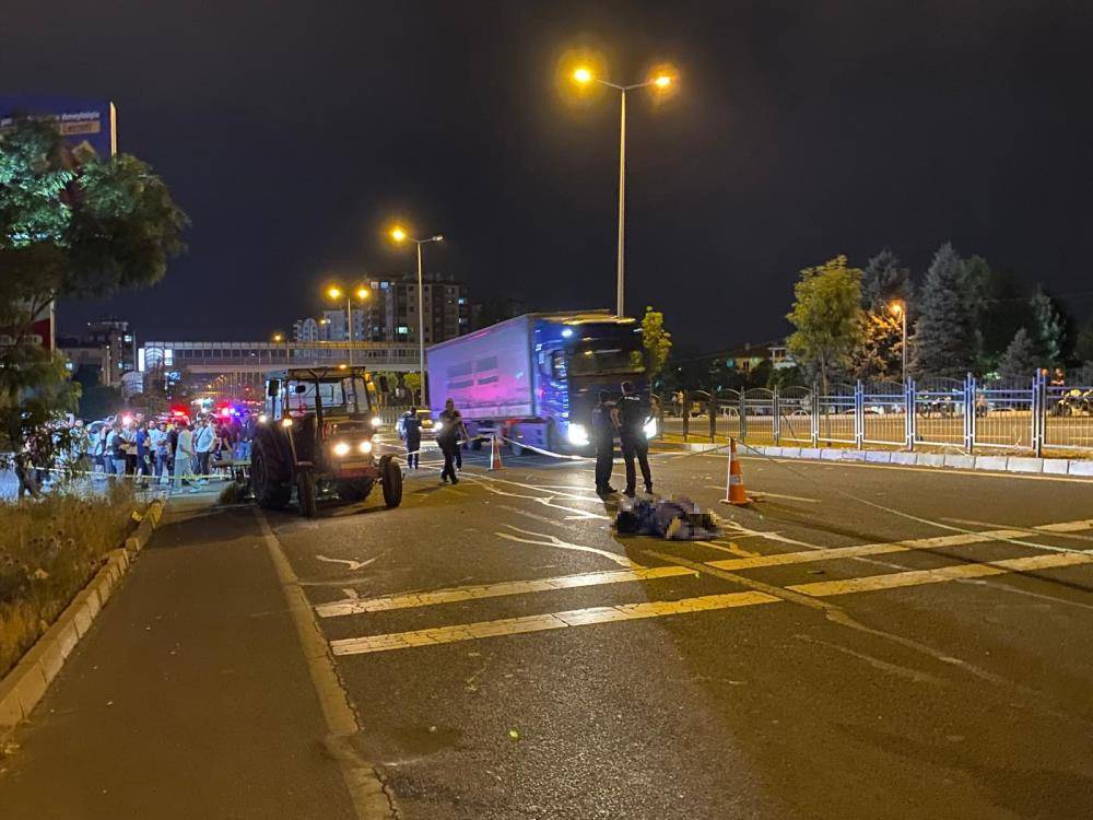 Traktöre çarpan motosiklet sürücüsü hayatını kaybetti 13