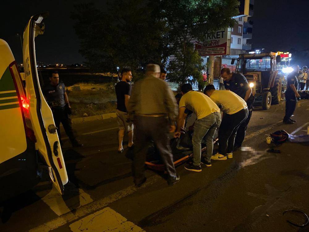 Traktöre çarpan motosiklet sürücüsü hayatını kaybetti 10