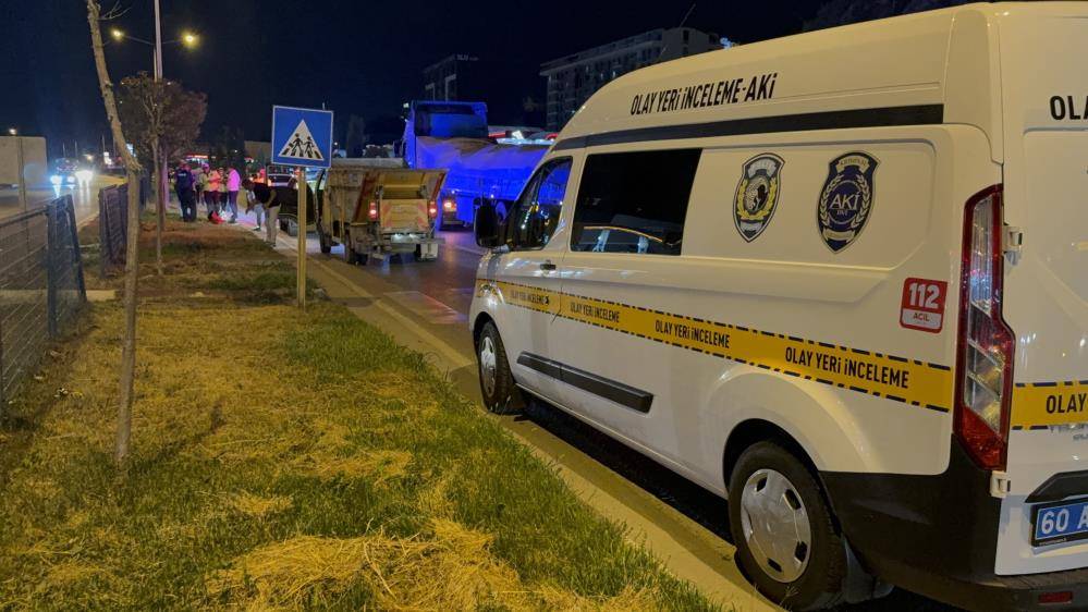 Lüks otomobilin çarptığı motosikletteki 2 kişi hayatını kaybetti 3