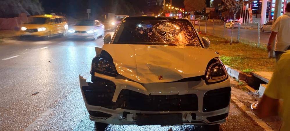 Lüks otomobilin çarptığı motosikletteki 2 kişi hayatını kaybetti 1