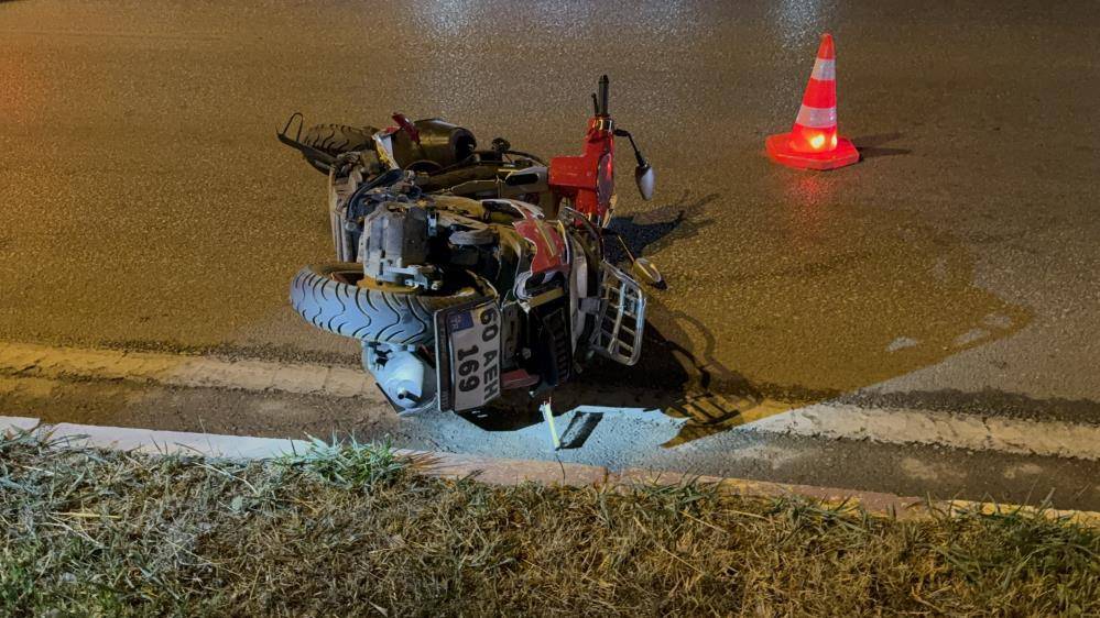 Lüks otomobilin çarptığı motosikletteki 2 kişi hayatını kaybetti 4