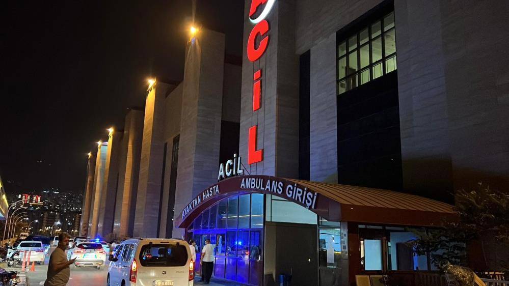 Market yolunda anne ve kızına araç çarptı! Biri öldü, diğeri yaralı 5