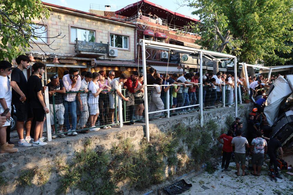 Kamyon dehşeti! Freni patladı, 10 araca böyle çarptı 9