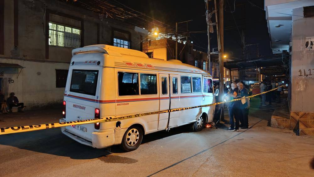 Dolmuşçuya silahlı saldırı! Direksiyon başında vuruldu, 600 metre sonra öldü 8