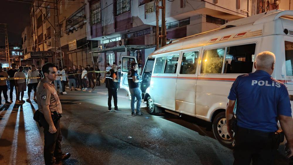 Dolmuşçuya silahlı saldırı! Direksiyon başında vuruldu, 600 metre sonra öldü 4