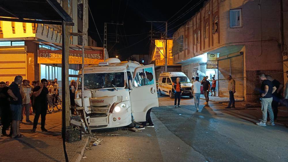 Dolmuşçuya silahlı saldırı! Direksiyon başında vuruldu, 600 metre sonra öldü 1