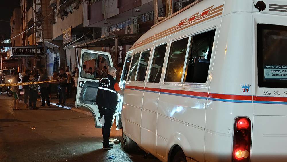 Dolmuşçuya silahlı saldırı! Direksiyon başında vuruldu, 600 metre sonra öldü 3