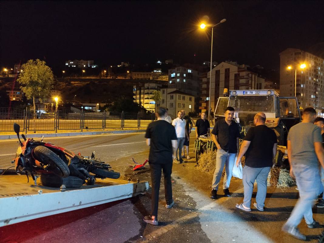 Traktöre çarpan motosiklet sürücüsü hayatını kaybetti 4