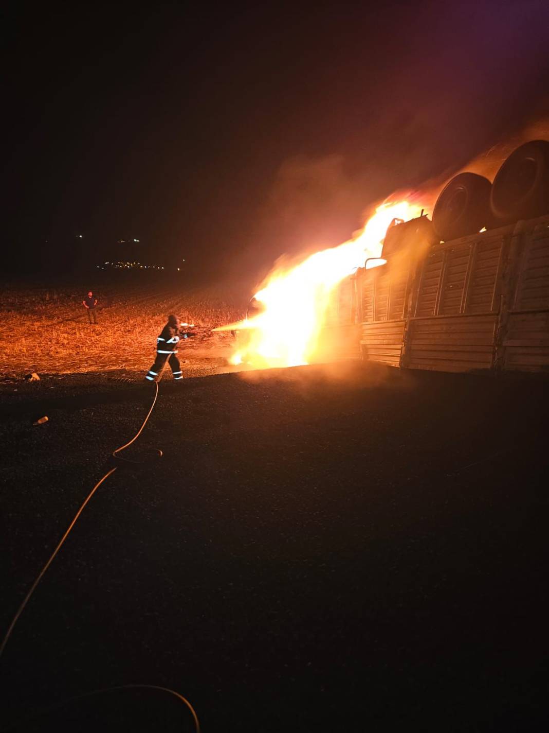 Devrilen TIR alev aldı, sürücü Mehmet Çiftçi öldü 4
