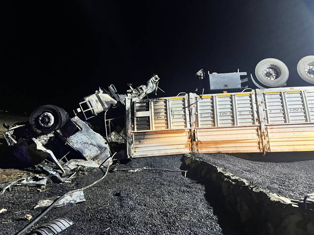 Devrilen TIR alev aldı, sürücü Mehmet Çiftçi öldü 2