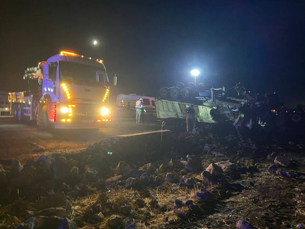 Devrilen TIR alev aldı, sürücü Mehmet Çiftçi öldü 3