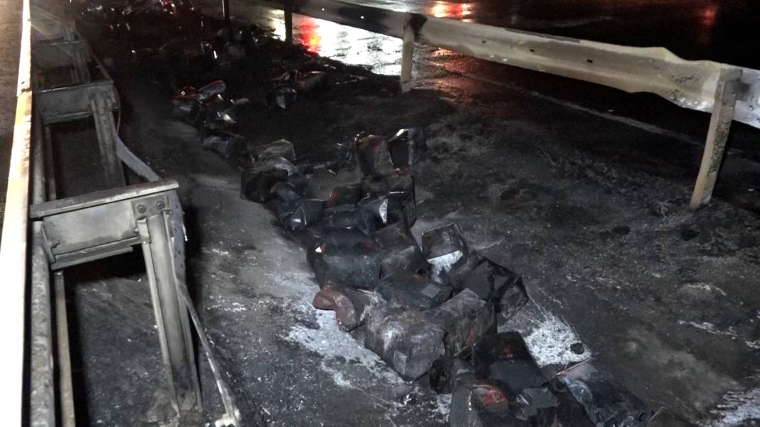 Gören film sandı! TIR, 8 kilometre alevler içinde ilerledi 20