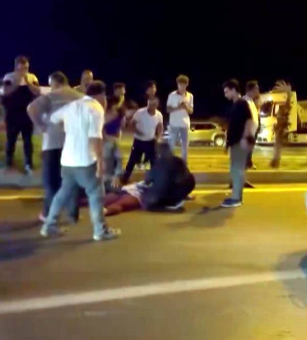 Market yolunda anne ve kızına araç çarptı! Biri öldü, diğeri yaralı 3