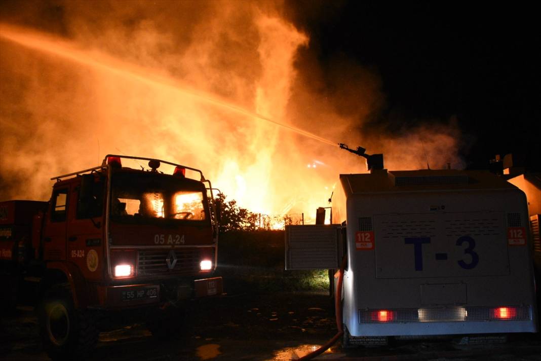 Kereste fabrikası alevler içinde kaldı 1