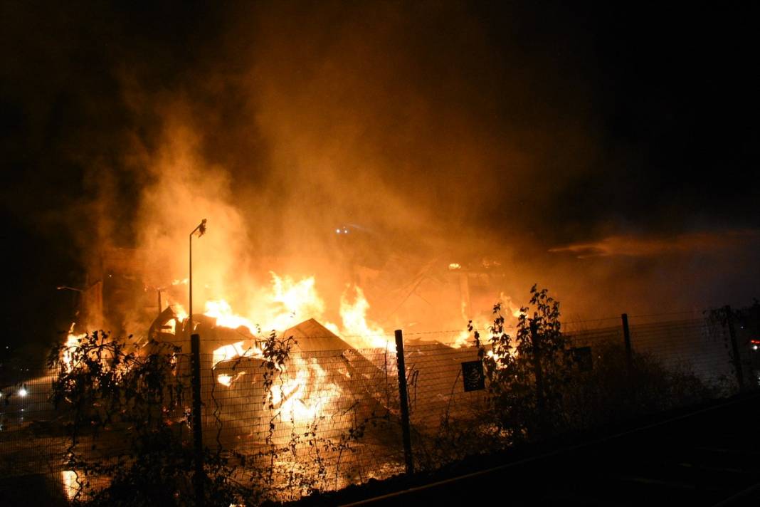 Kereste fabrikası alevler içinde kaldı 3