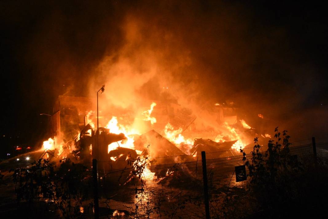 Kereste fabrikası alevler içinde kaldı 4