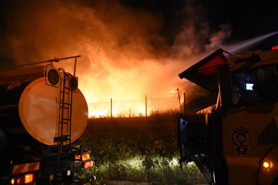 Kereste fabrikası alevler içinde kaldı 8