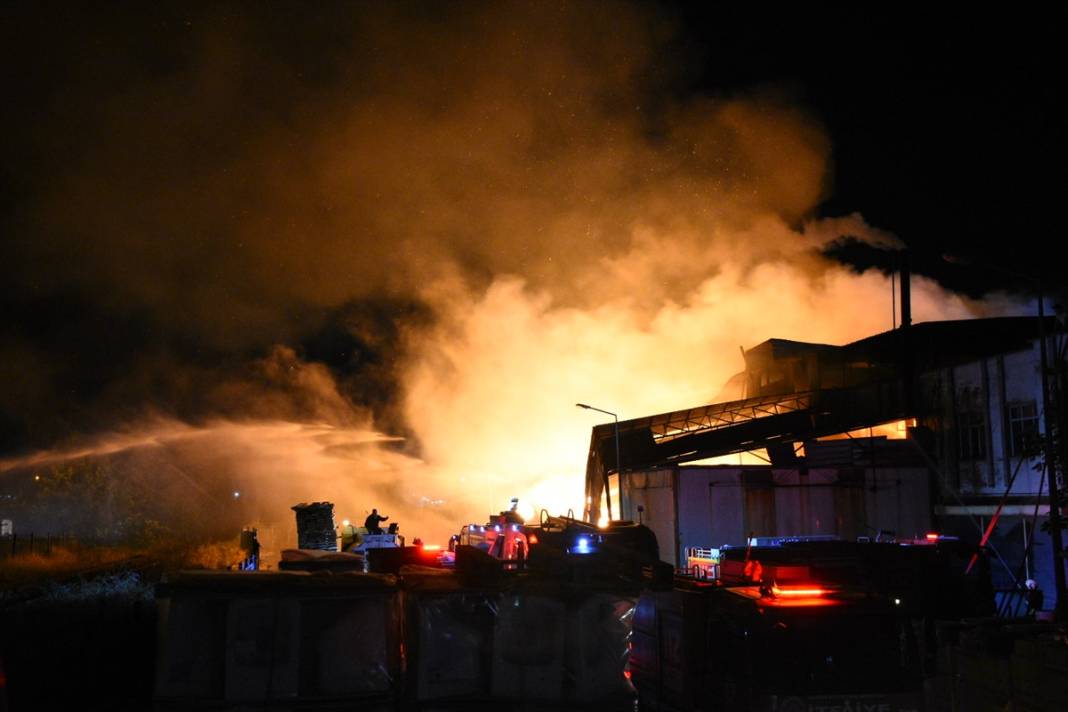 Kereste fabrikası alevler içinde kaldı 10