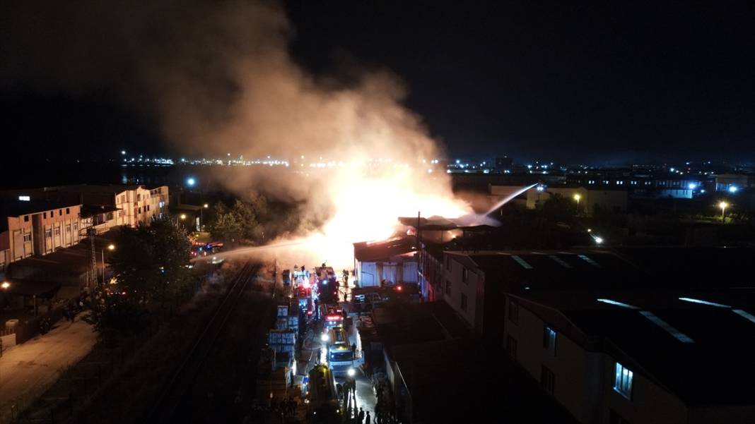 Kereste fabrikası alevler içinde kaldı 13