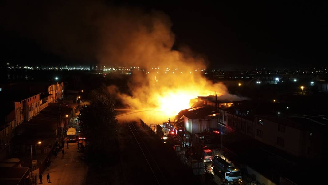 Kereste fabrikası alevler içinde kaldı 12