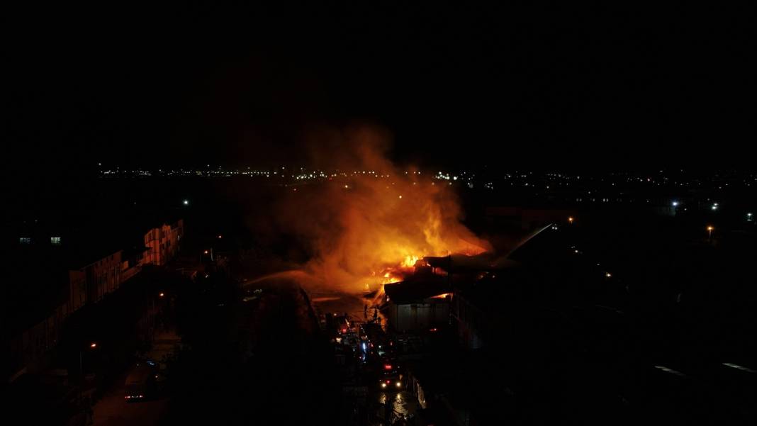 Kereste fabrikası alevler içinde kaldı 16