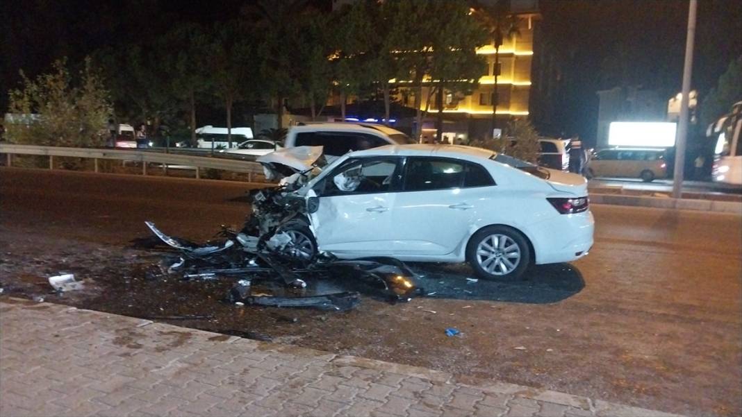 Kara yolunu savaş alanına çeviren kaza: 2 ölü, 2 yaralı 2