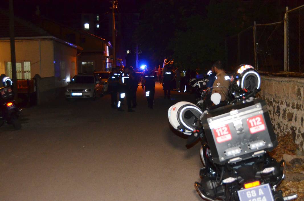 Komşusunu, anne ve kardeşini vurup bir kurşun da kendine sıktı 1