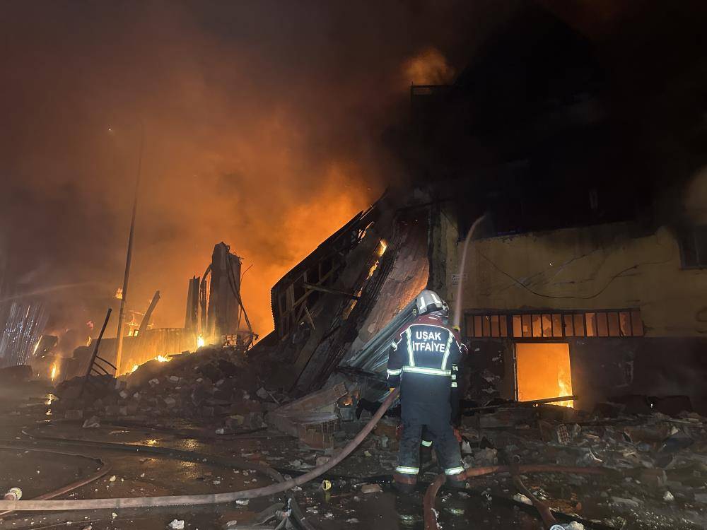 Tekstil fabrikası alev alev yandı 2