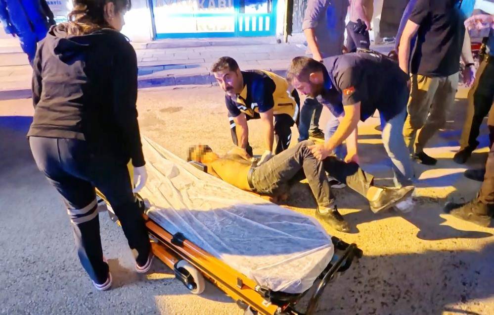 Baba ve oğlu polise bıçaklı saldırdı: 2’si polis 4 yaralı 6