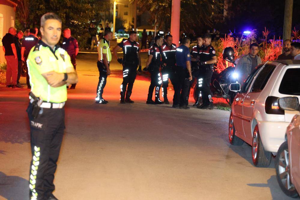 Komşusunu, anne ve kardeşini vurup bir kurşun da kendine sıktı 9