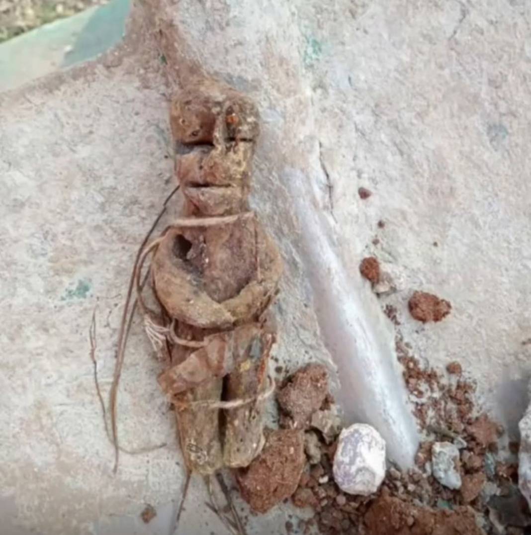 Mezar taşı ustası kazdıkça şok oldu! Kadın figürleri, kuzu kafaları çıktı 5