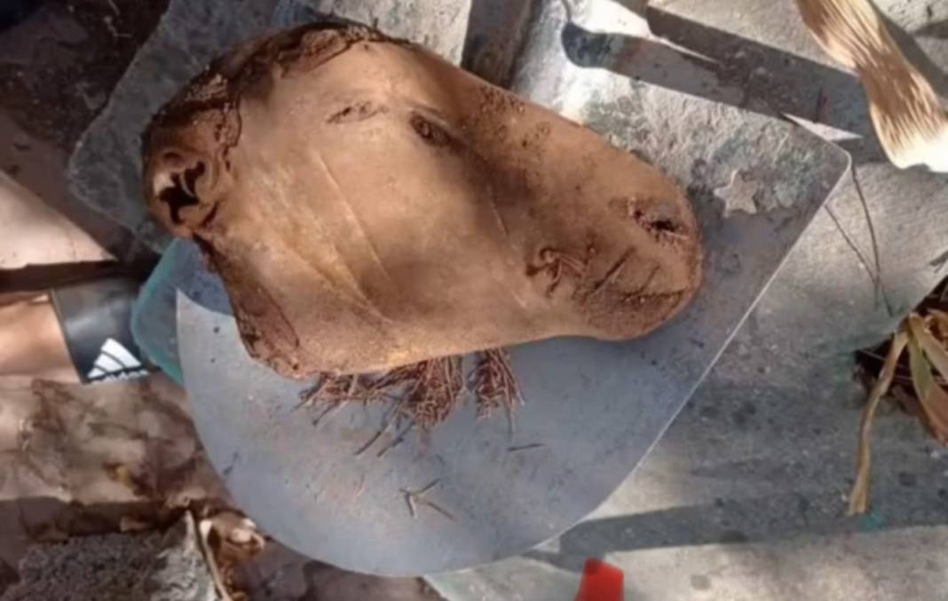 Mezar taşı ustası kazdıkça şok oldu! Kadın figürleri, kuzu kafaları çıktı 2