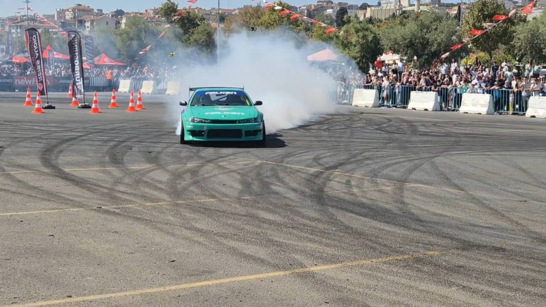 Nefes kesen görüntüler: Asfalt eridi, lastikler yandı 1